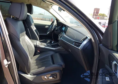 2022 BMW X7 xDrive40I z USA, uszkodzony, nr VIN 5UXCW2C05N9L92333